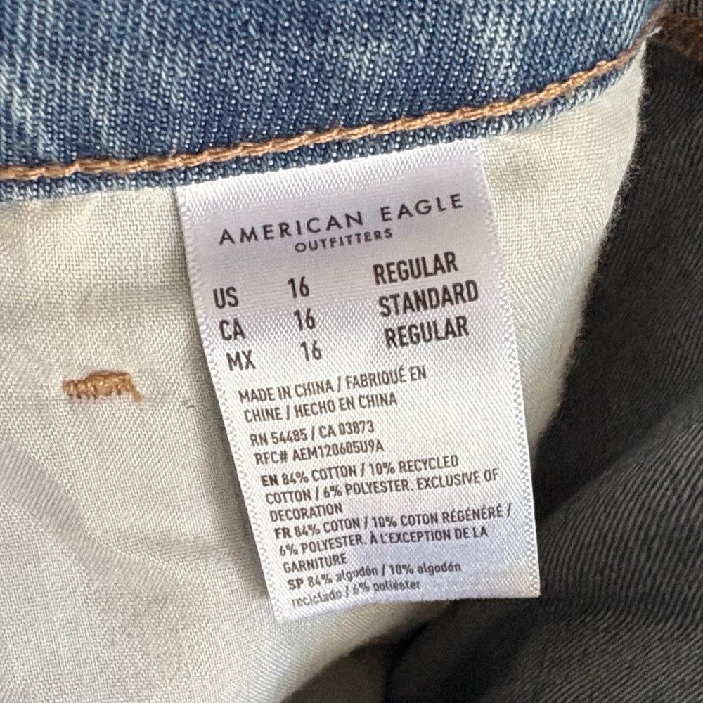 American Eagle Outfitters Light Blue Distressed Ripped Jeans - Picture 4 of 5